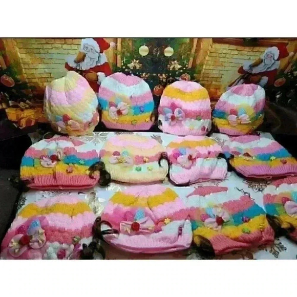 HAND knitted girl hat with knitted applique with beads for 3-6 year old. NEW. - Picture 6 of 11